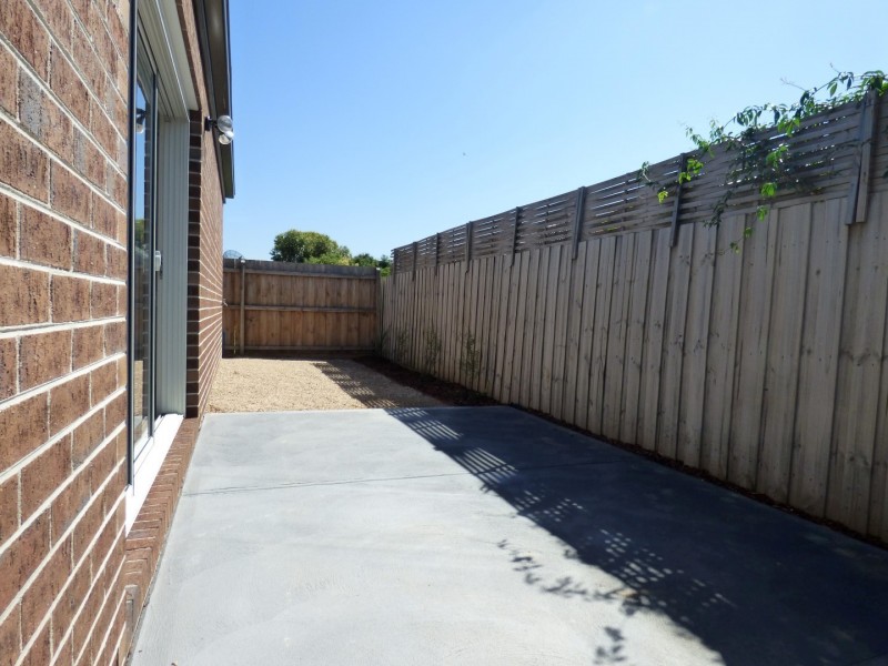 31 Neighbourhood Grove, Point Cook VIC 3030