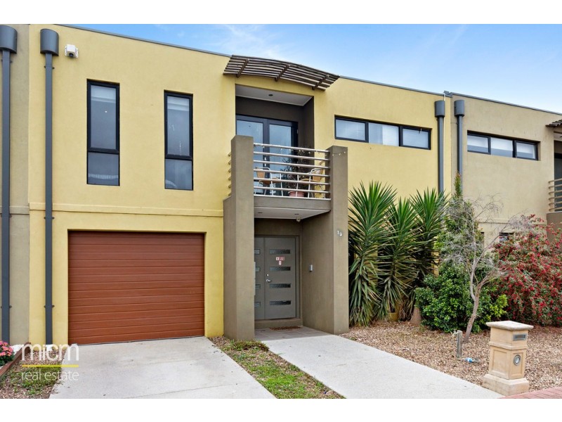 19 Hyde Park Terrace, Point Cook VIC 3030