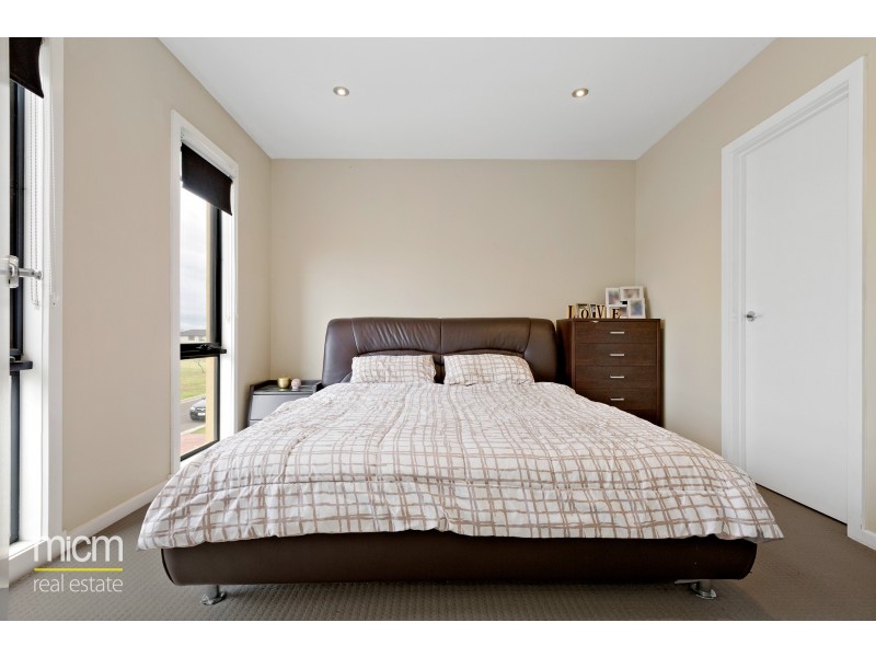 19 Hyde Park Terrace, Point Cook VIC 3030