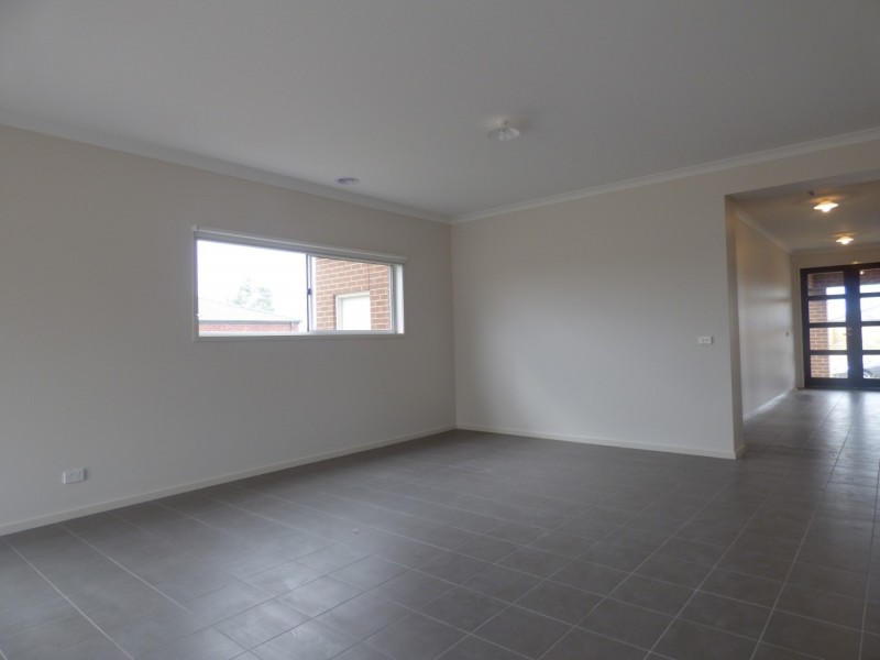 32 Grassbird Drive, Point Cook VIC 3030