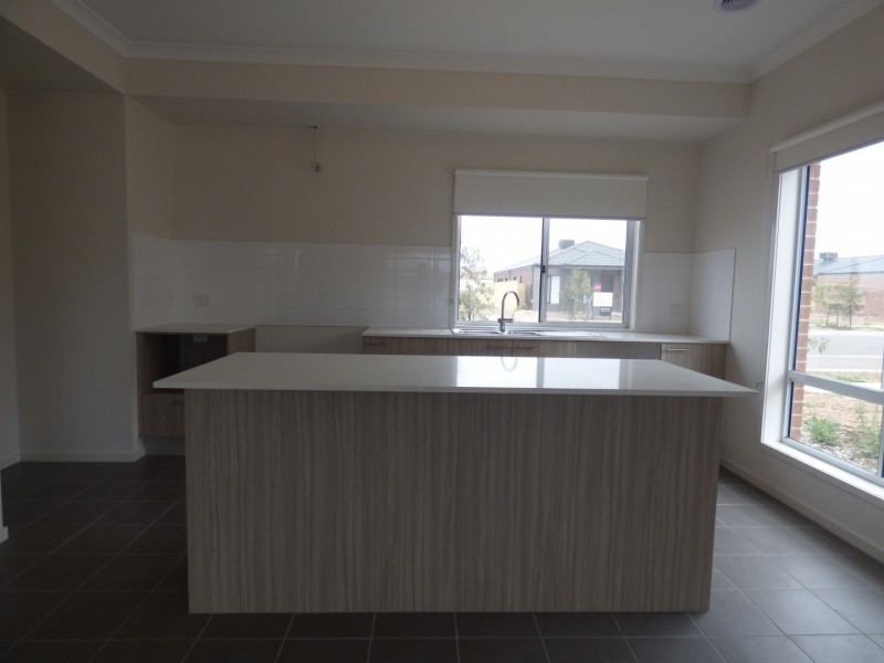 32 Grassbird Drive, Point Cook VIC 3030