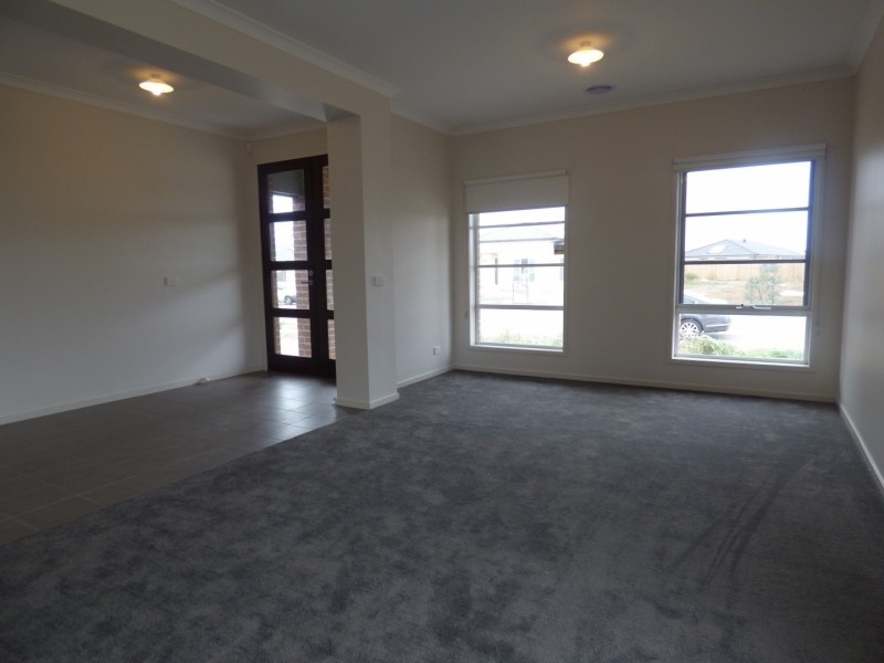 32 Grassbird Drive, Point Cook VIC 3030