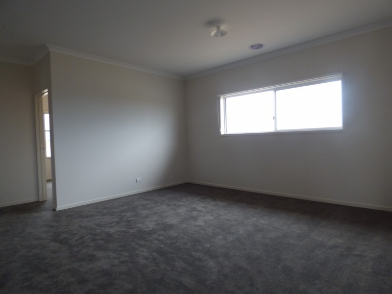 32 Grassbird Drive, Point Cook VIC 3030