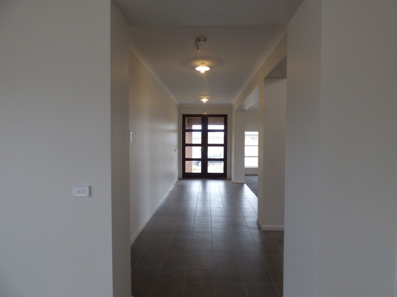 32 Grassbird Drive, Point Cook VIC 3030