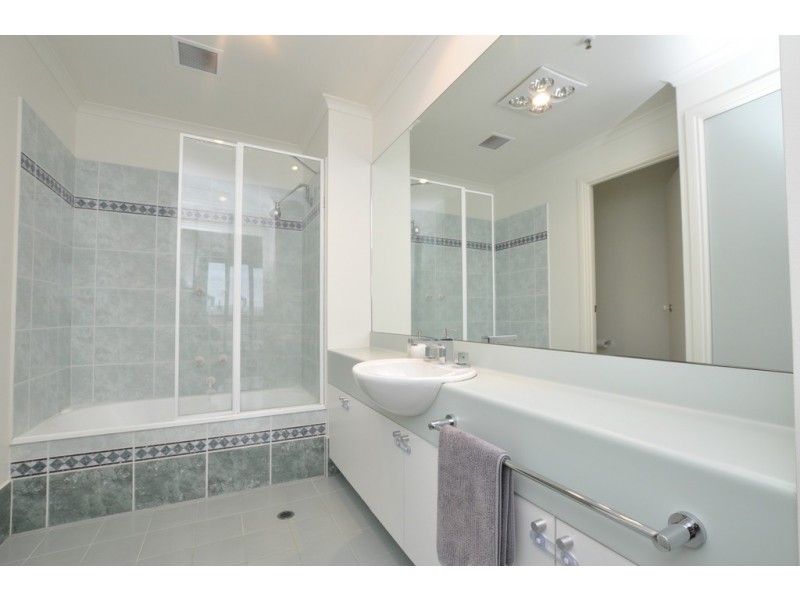 REF 24037/83 Queensbridge Street, Southbank VIC 3006