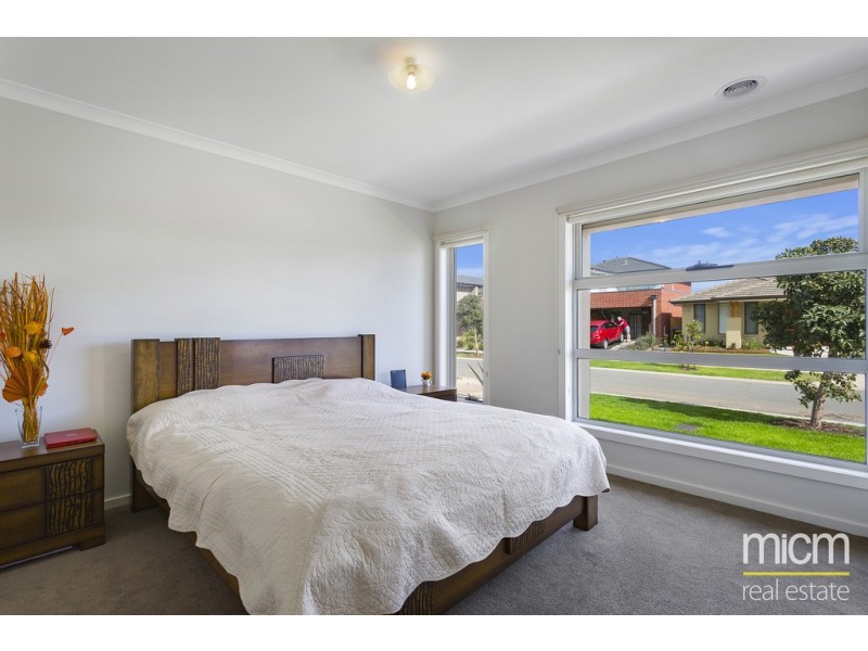 13 Treeleaf Avenue, Point Cook VIC 3030