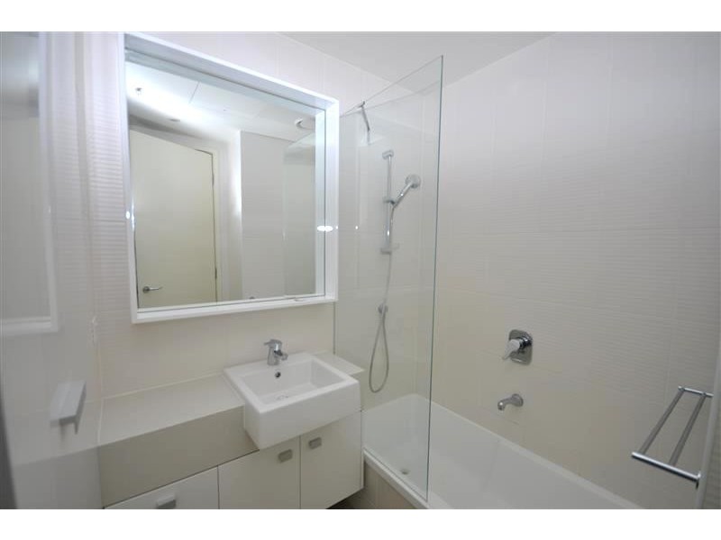 REF 24060/180 City Road, Southbank VIC 3006