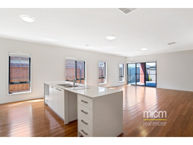 16 Yellowbox Drive, Point Cook VIC 3030