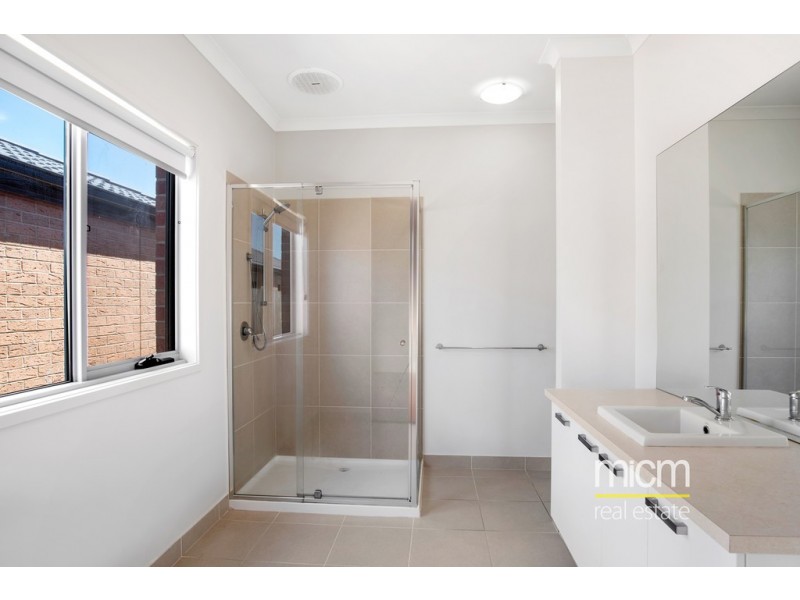 16 Yellowbox Drive, Point Cook VIC 3030