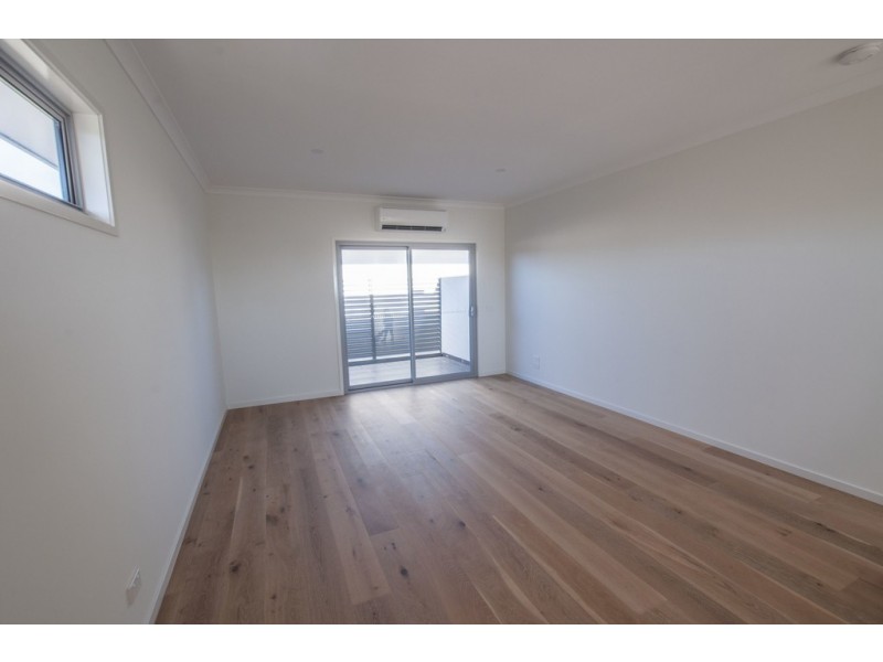 2/15 Dennis Street, Reservoir VIC 3073
