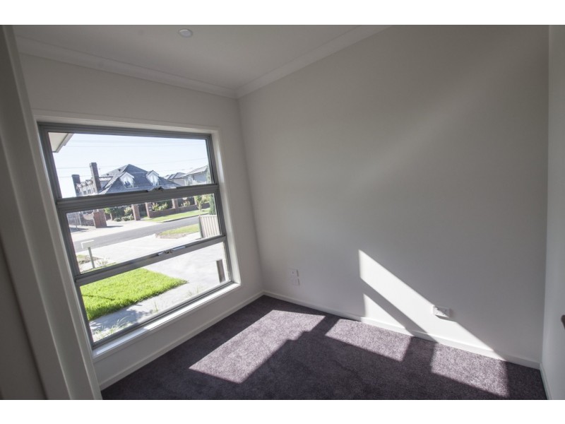 2/15 Dennis Street, Reservoir VIC 3073