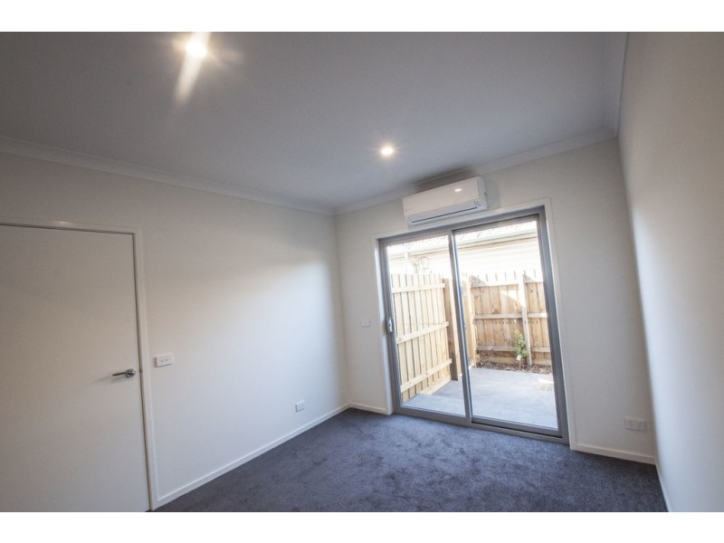 2/15 Dennis Street, Reservoir VIC 3073