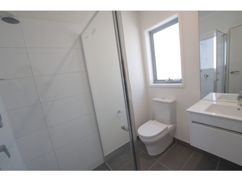 2/15 Dennis Street, Reservoir VIC 3073