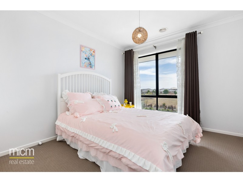 38 Jansar Street, Point Cook VIC 3030