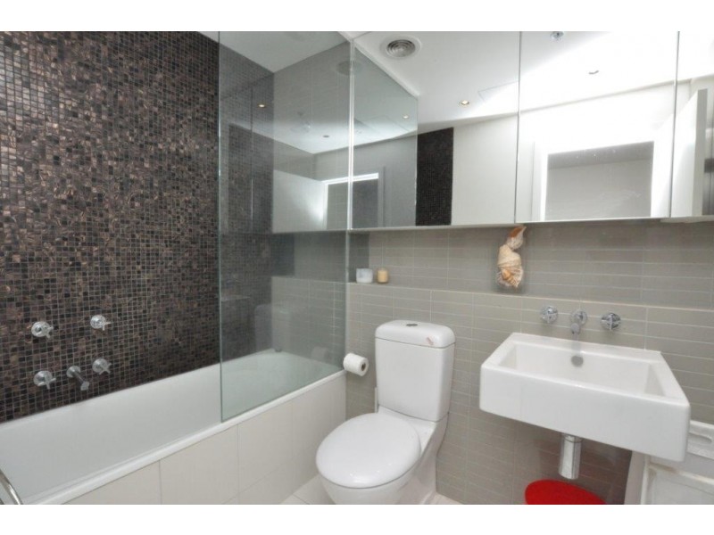 112/55 Queens Road, Melbourne VIC 3004