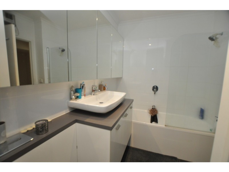 REF 24118/86 Coventry Street, Southbank VIC 3006