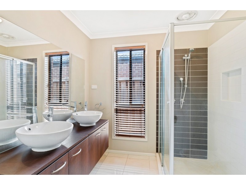 2 Hyacinth Place, Point Cook VIC 3030