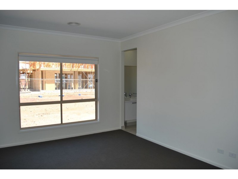 43 Martaban Crescent, Point Cook VIC 3030