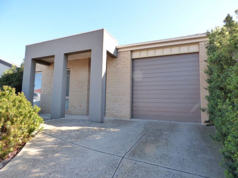 8 Tanner Mews, Point Cook VIC 3030