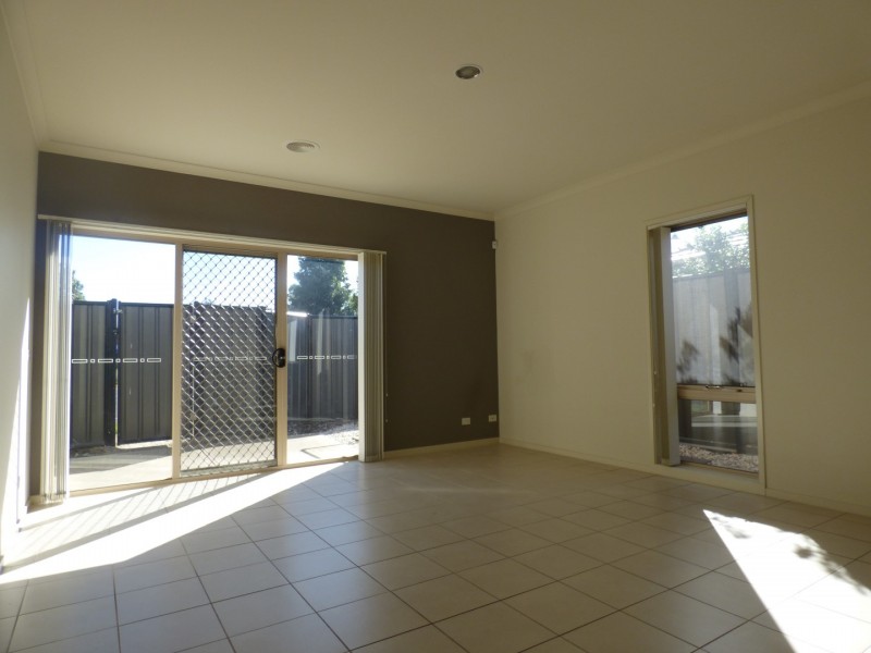 8 Tanner Mews, Point Cook VIC 3030