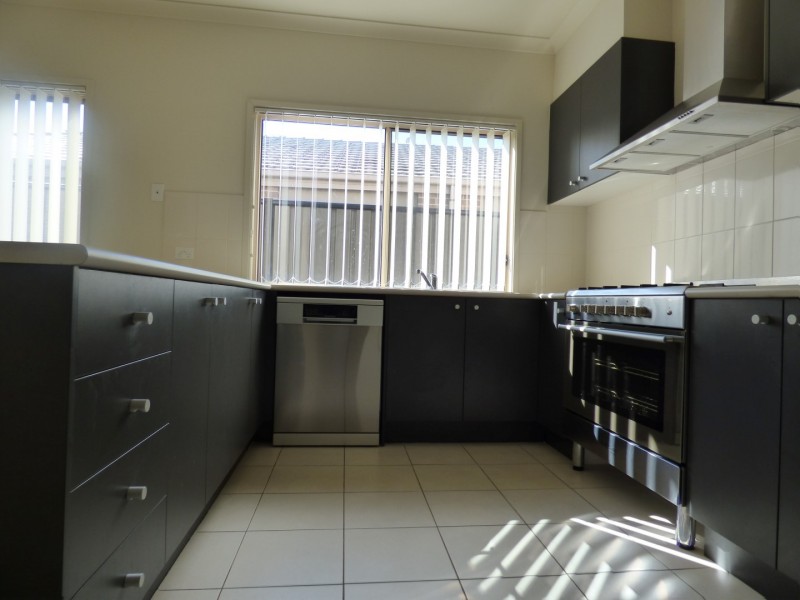 8 Tanner Mews, Point Cook VIC 3030