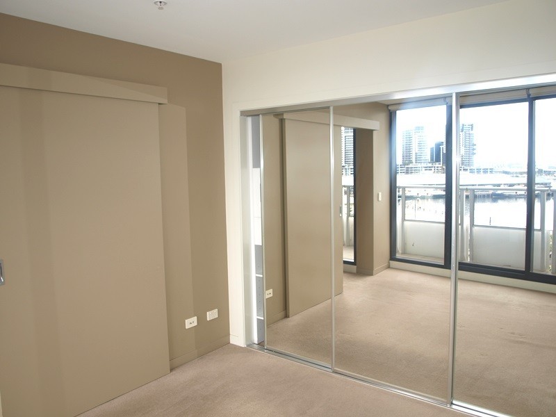 704/100 Harbour Esplanade, Docklands VIC 3008