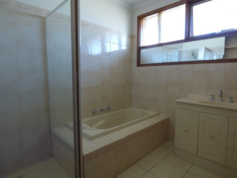 52 Huntingfield Drive, Hoppers Crossing VIC 3029
