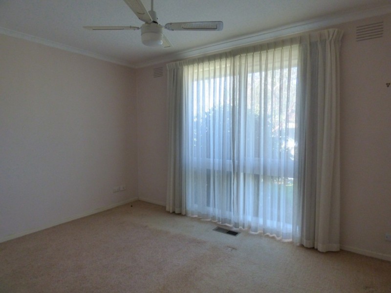 16 Sheahan Crescent, Hoppers Crossing VIC 3029