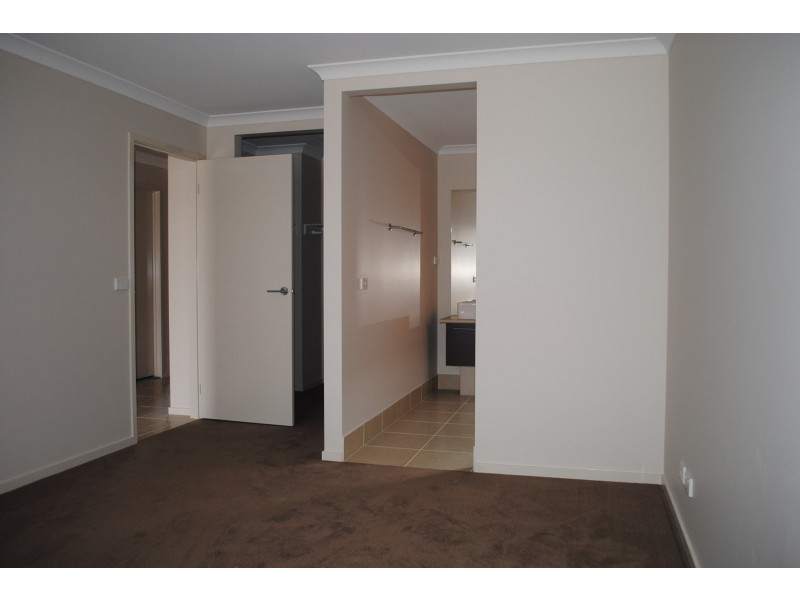 13 Warunda Parade, Point Cook VIC 3030