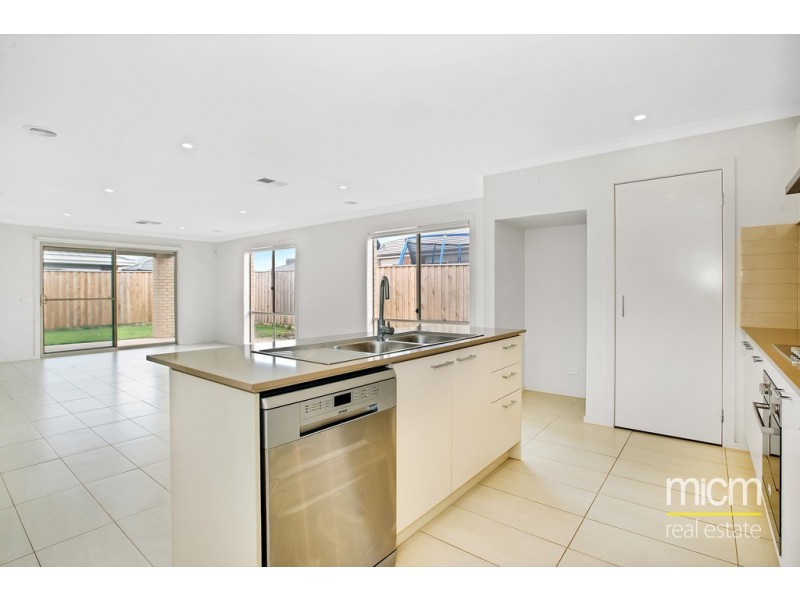 28 Kurrali Crescent, Werribee VIC 3030