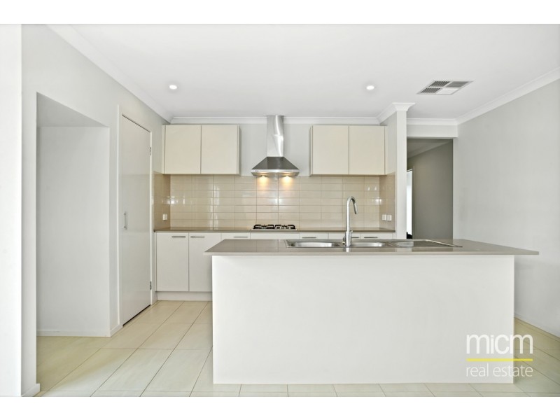 28 Kurrali Crescent, Werribee VIC 3030