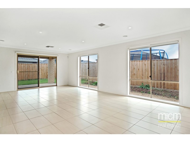 28 Kurrali Crescent, Werribee VIC 3030