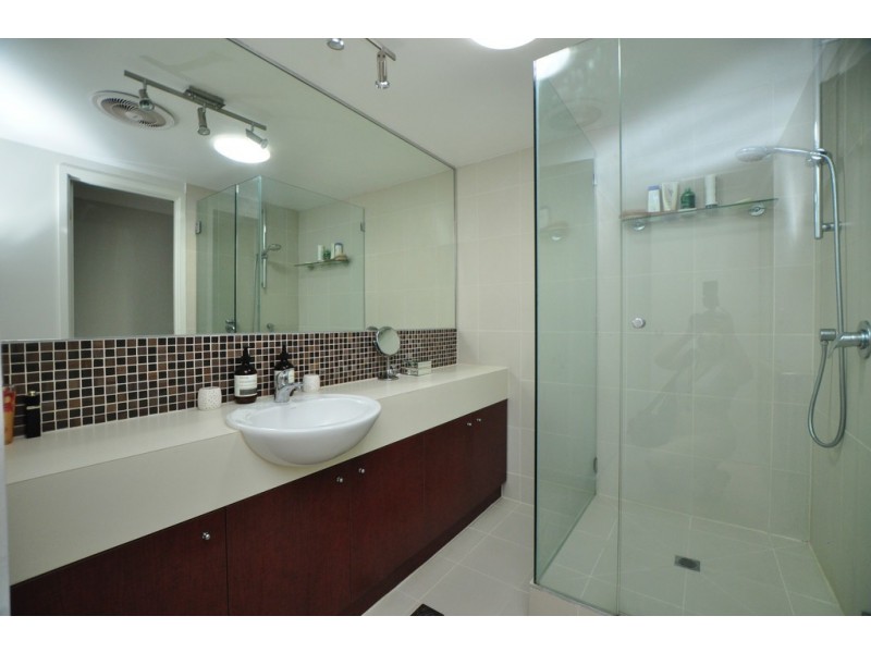 REF 24225/114 Dodds Street, Southbank VIC 3006