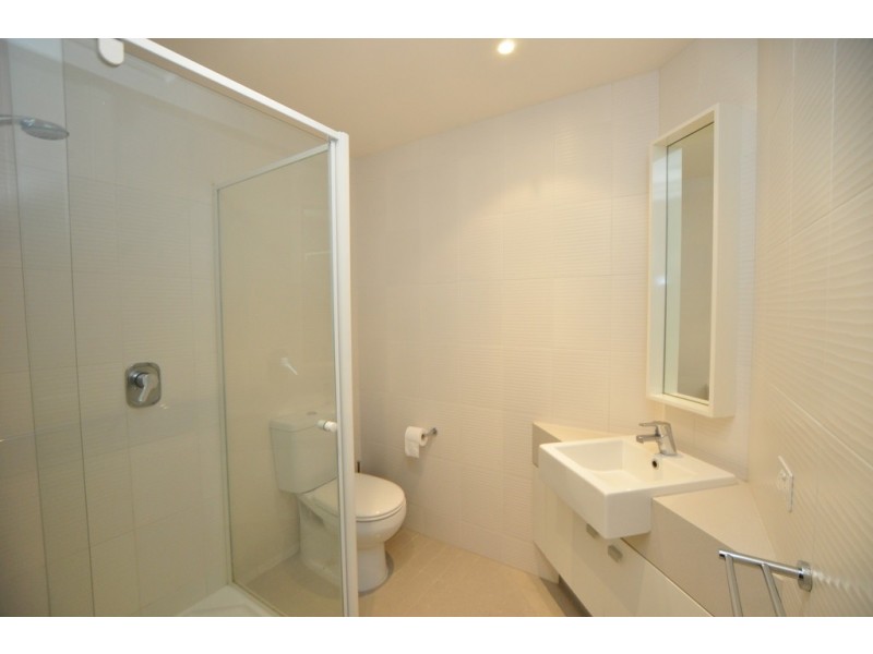 REF 24233/63 Whiteman Street, Southbank VIC 3006