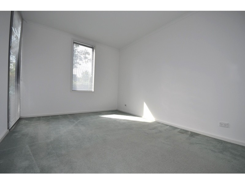 REF 24235/79 Whiteman Street, Southbank VIC 3006