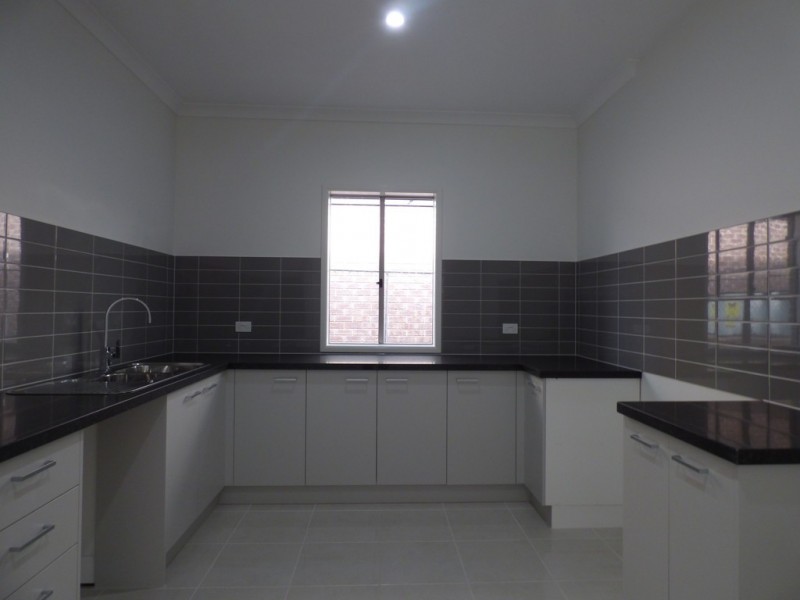 20 Pembridge Avenue, Williams Landing VIC 3027