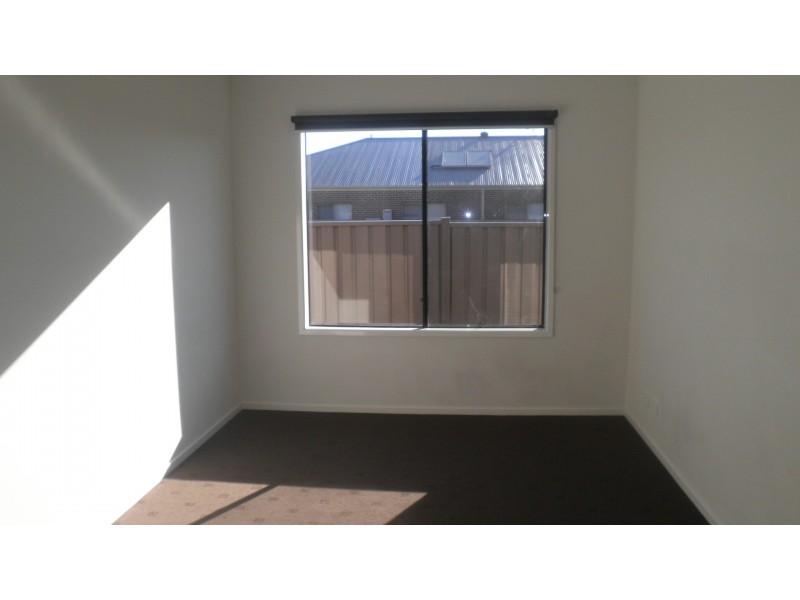 10 St Laurent Boulevard, Point Cook VIC 3030