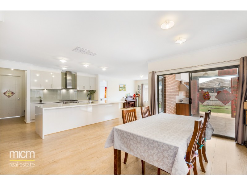 27 Heatherbell Avenue, Point Cook VIC 3030