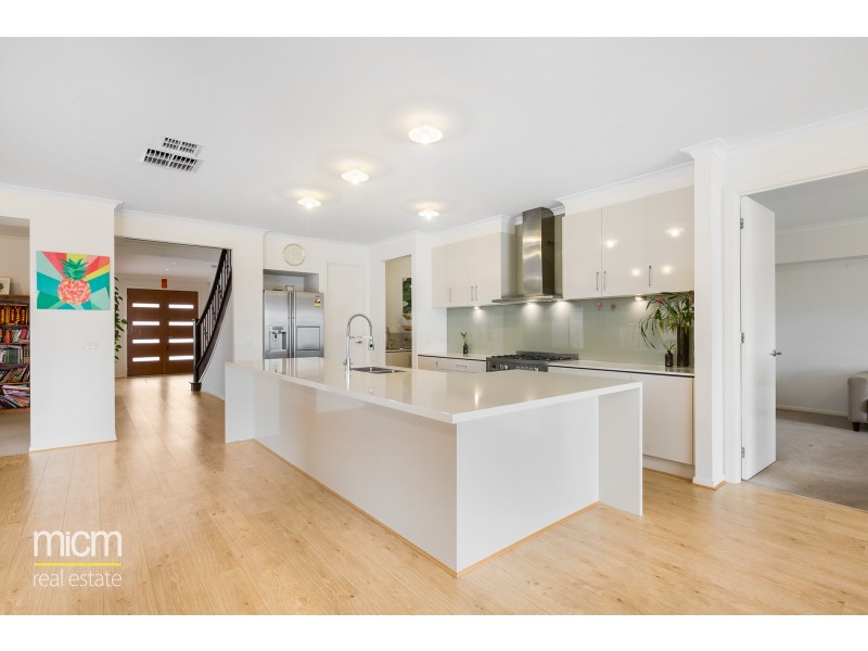 27 Heatherbell Avenue, Point Cook VIC 3030