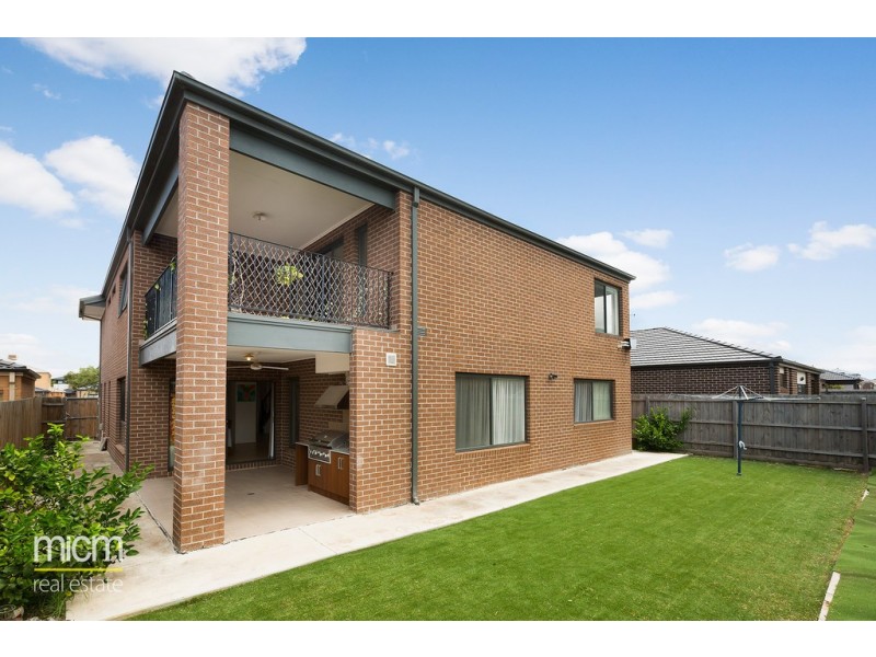 27 Heatherbell Avenue, Point Cook VIC 3030