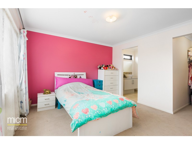 27 Heatherbell Avenue, Point Cook VIC 3030