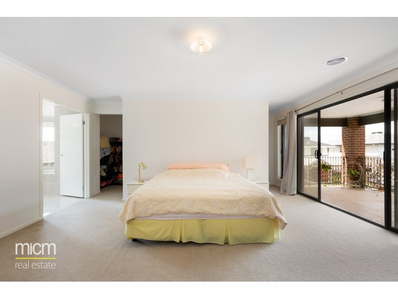 27 Heatherbell Avenue, Point Cook VIC 3030