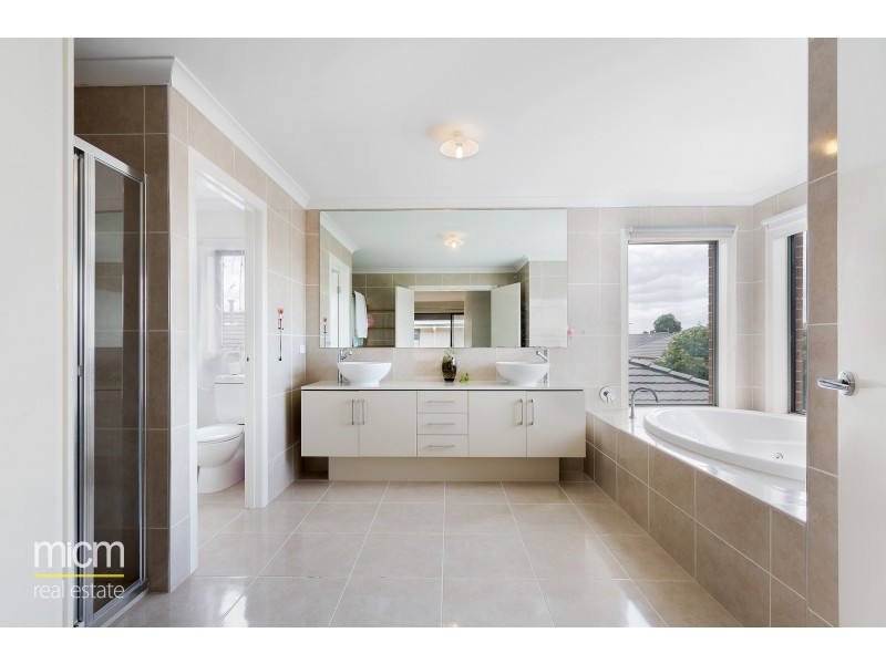 27 Heatherbell Avenue, Point Cook VIC 3030