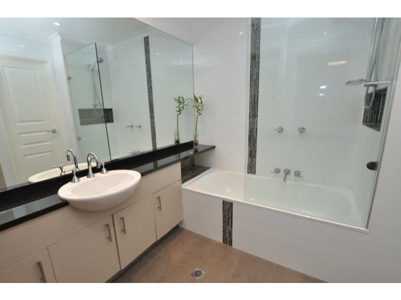 REF 24252/100 Wells Street, Southbank VIC 3006