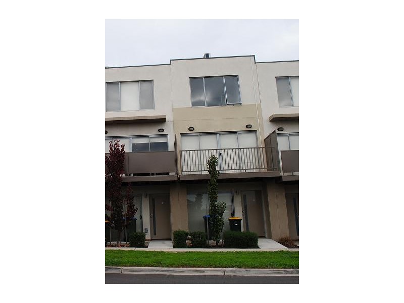 16/1 Clearwater Rise Parade, Truganina VIC 3029