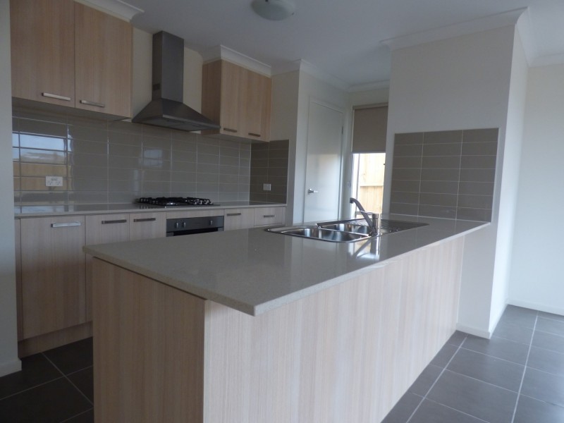 12 Farmers Way, Point Cook VIC 3030