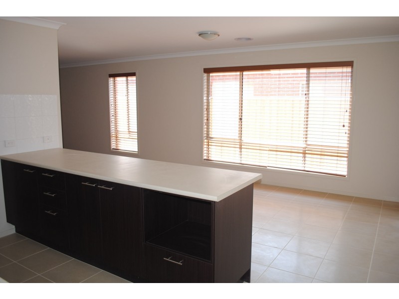 15 Warunda Parade, Point Cook VIC 3030