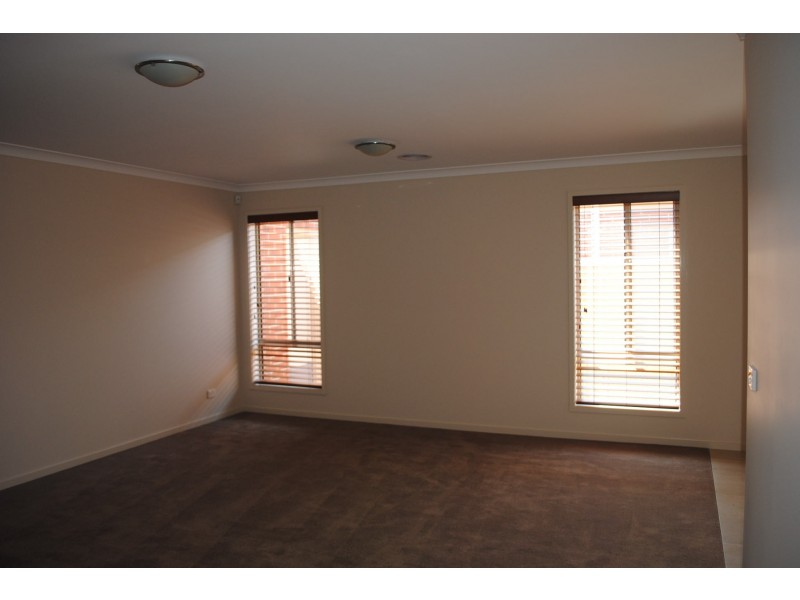 15 Warunda Parade, Point Cook VIC 3030