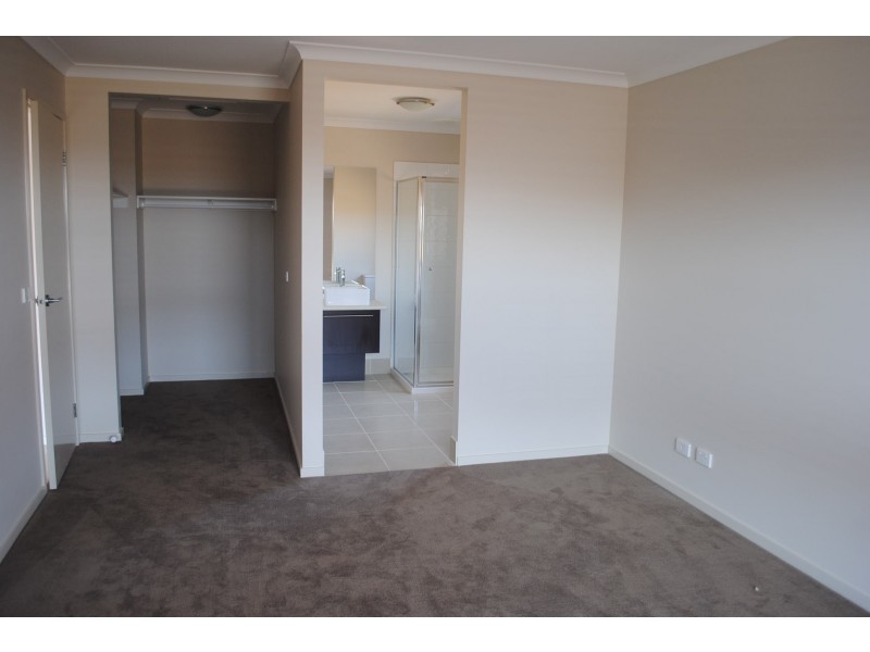 15 Warunda Parade, Point Cook VIC 3030