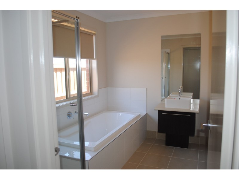 15 Warunda Parade, Point Cook VIC 3030